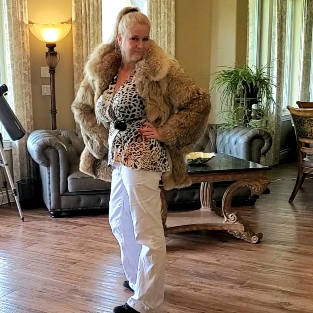 Luscious Coyote Fur Stroller sz M
